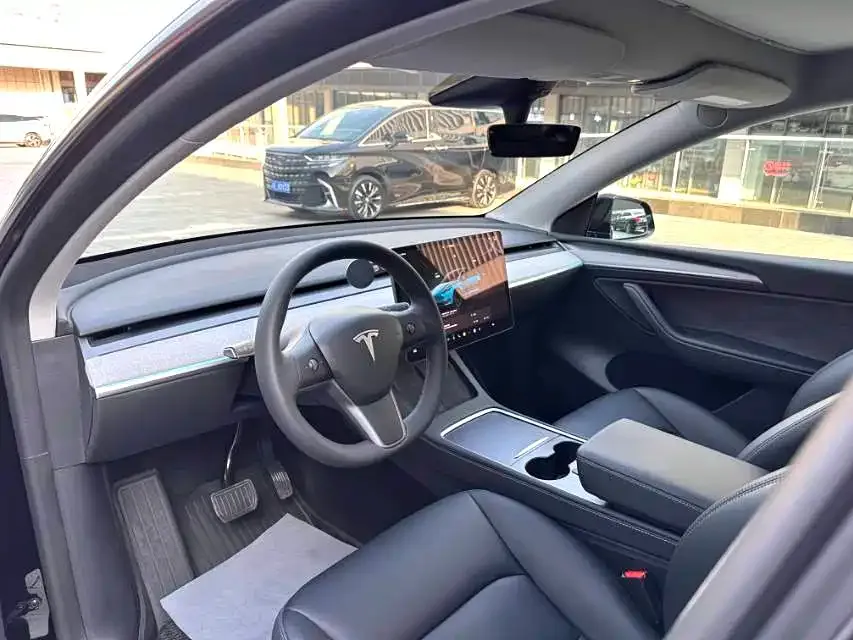 Tesla Model Y — фото 6