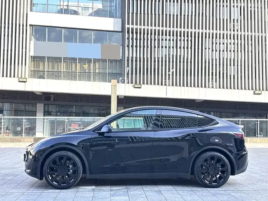 Tesla Model Y — фото 8