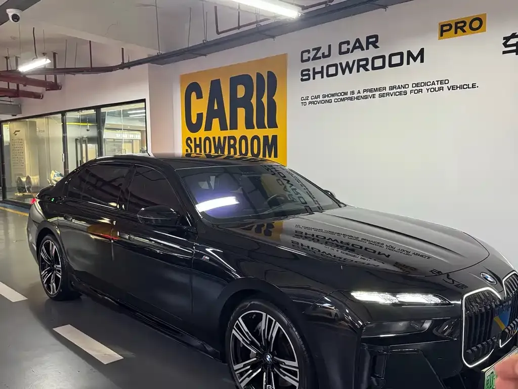 BMW i7 — фото 1