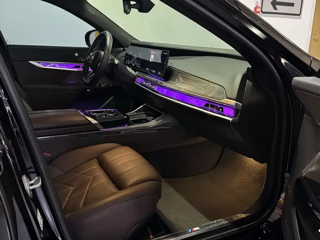 BMW i7 — фото 7