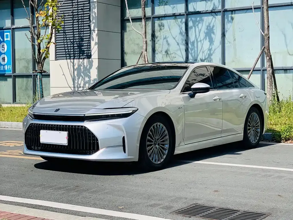Toyota Crown (Import) — фото 1
