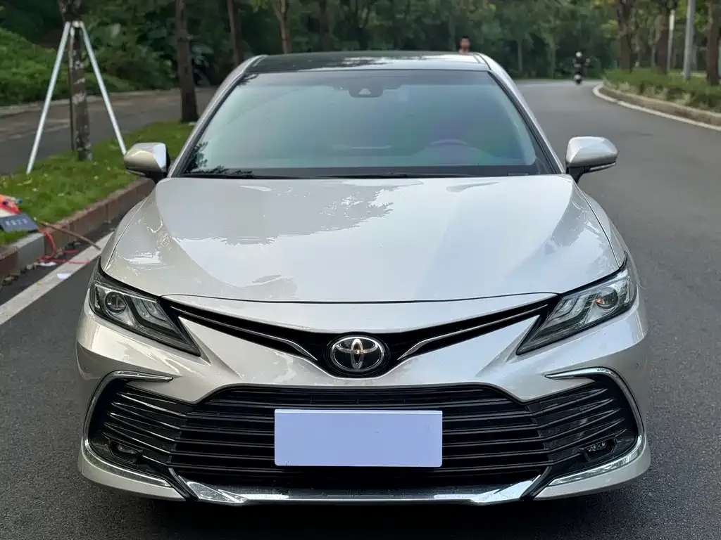Toyota Camry — фото 10