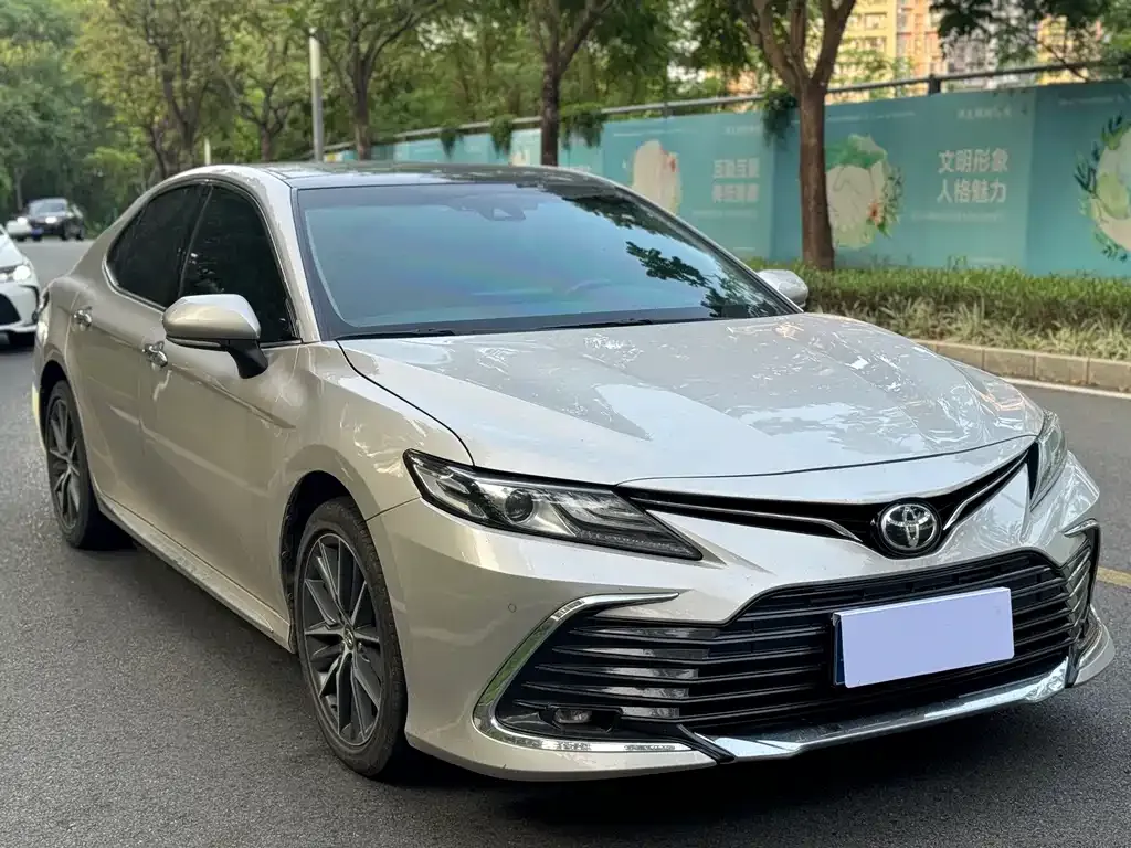 Toyota Camry — фото 2