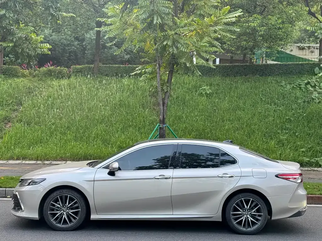 Toyota Camry — фото 8
