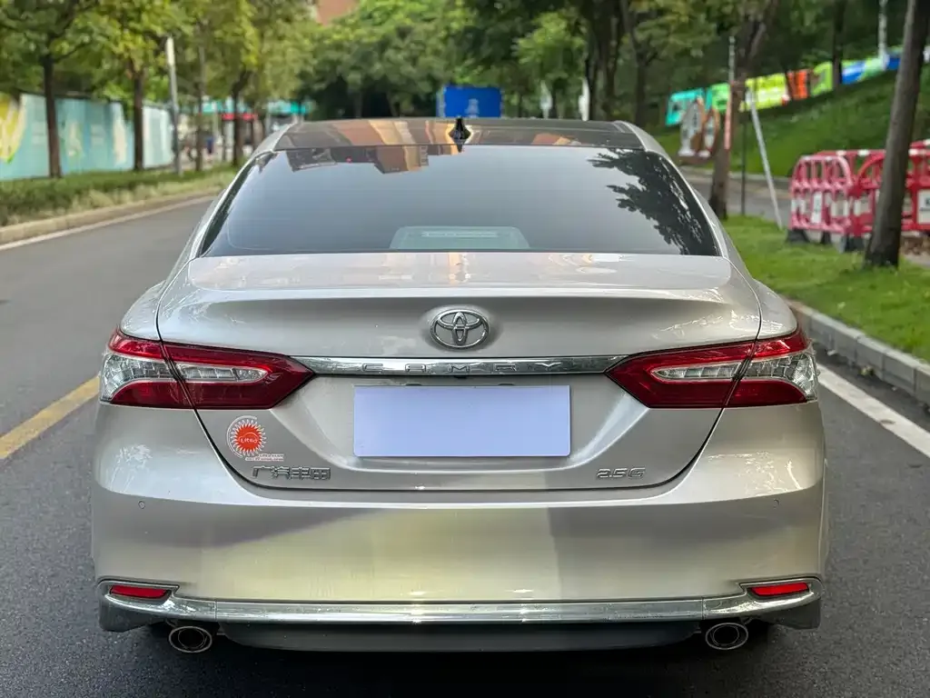 Toyota Camry — фото 3