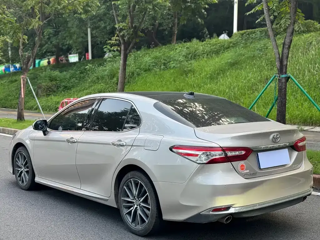 Toyota Camry — фото 9
