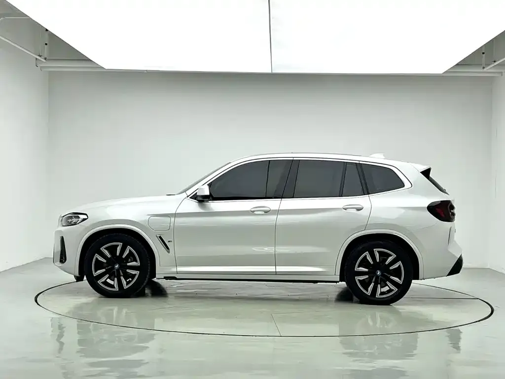 BMW iX3 — фото 4
