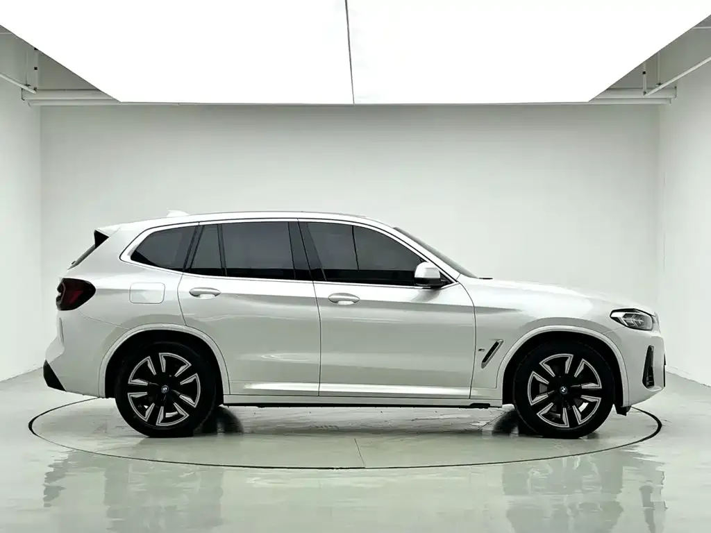 BMW iX3 — фото 3