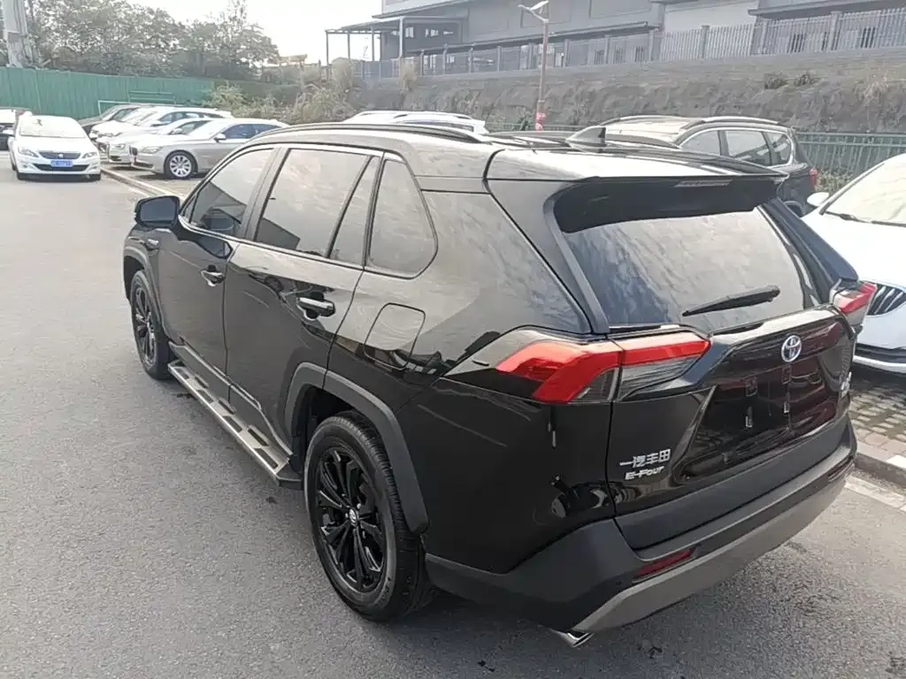 Toyota RAV4 — фото 3