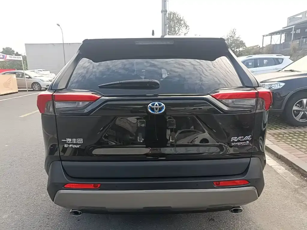 Toyota RAV4 — фото 2