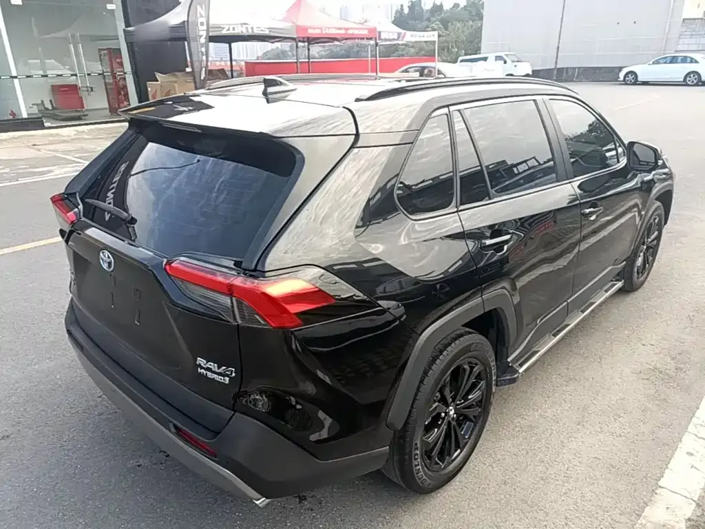 Toyota RAV4 — фото 10