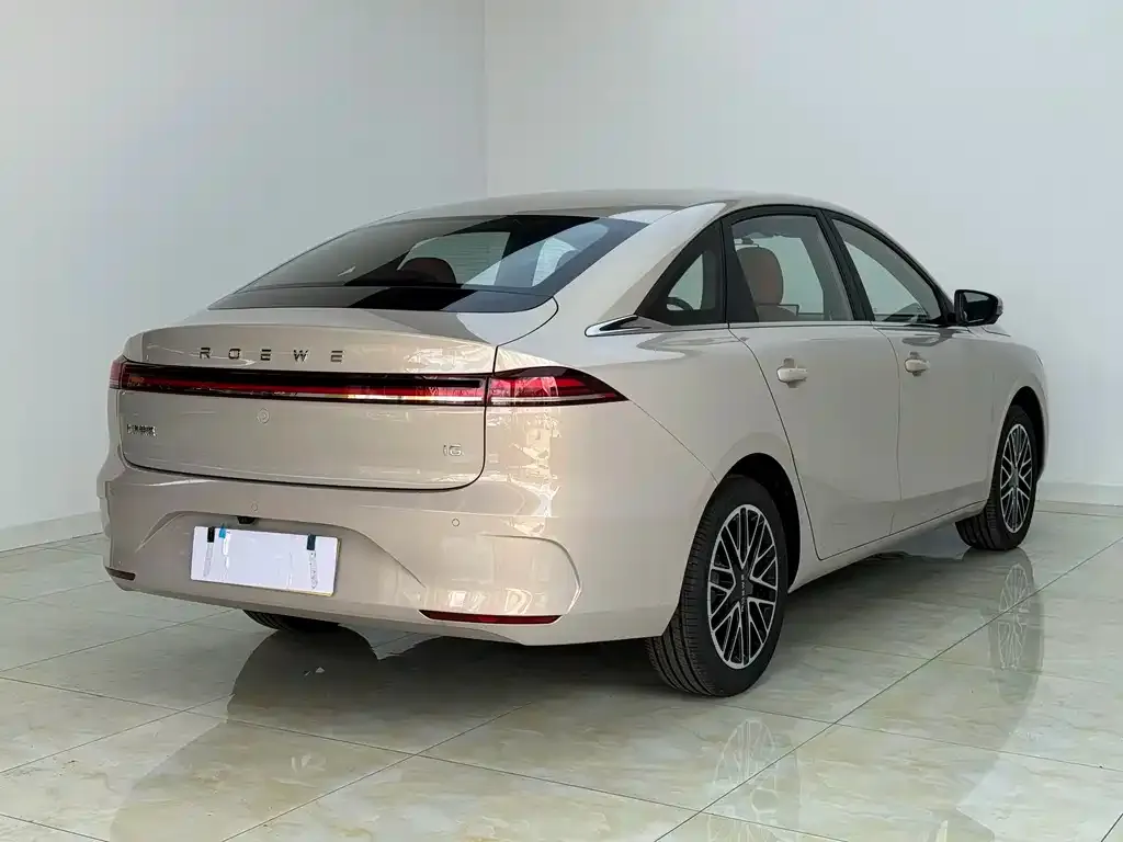Roewe i6 — фото 3