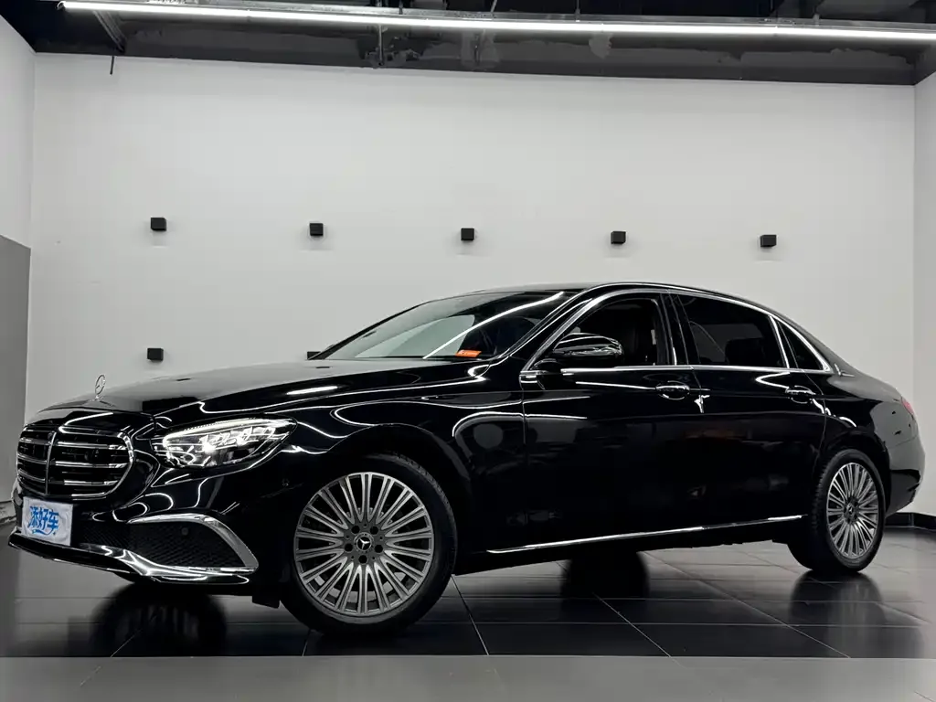 Mercedes-Benz E-Class — фото 1