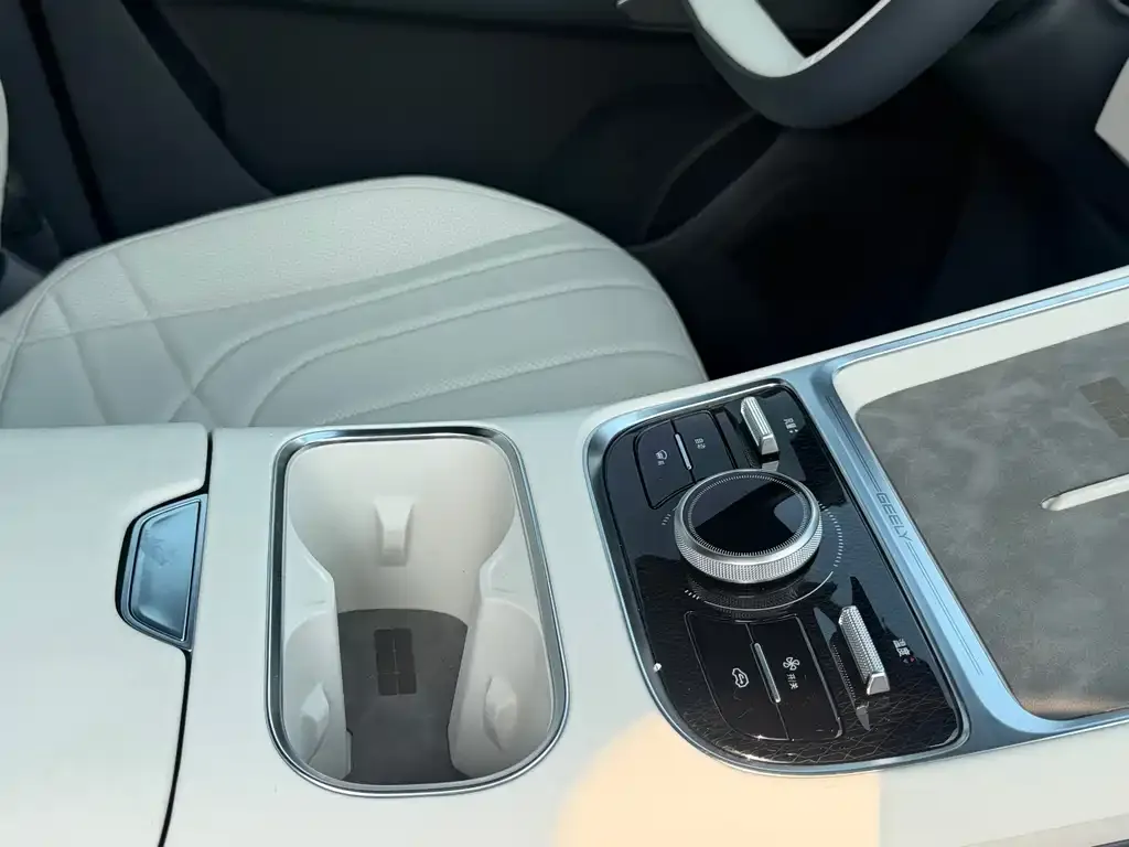 Geely Galaxy Xingjian 7 — фото 2