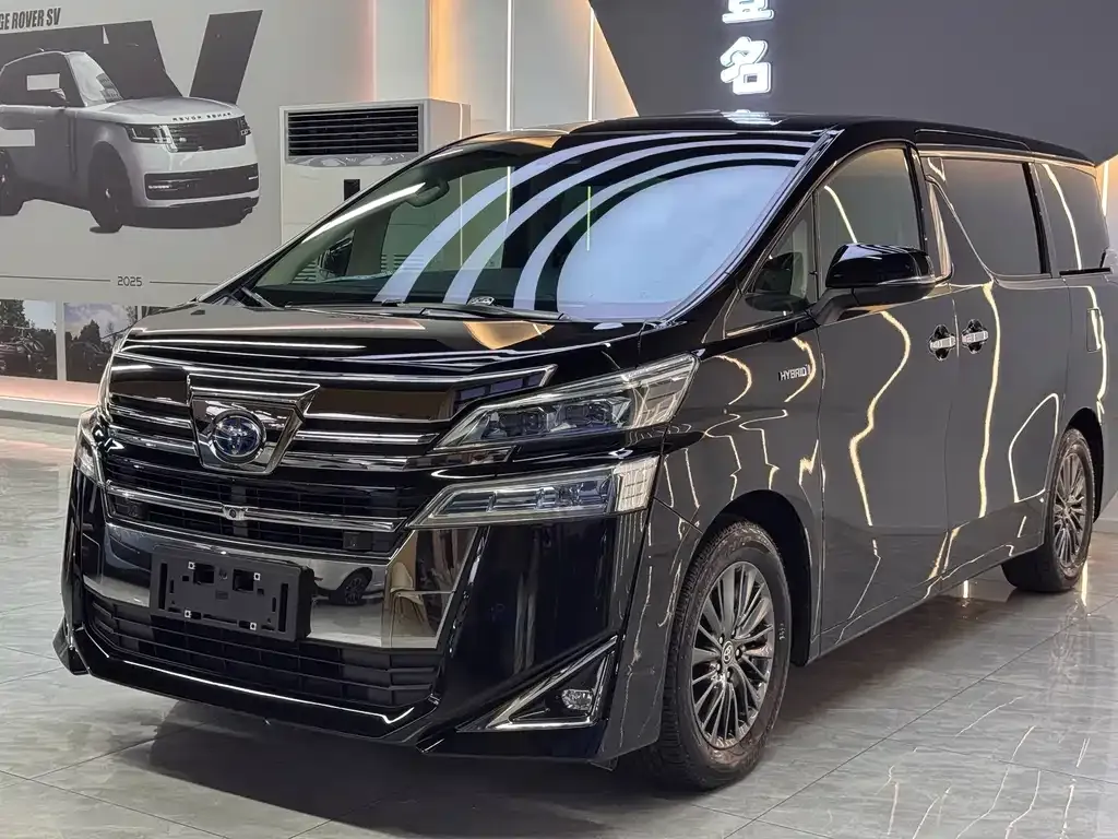 Toyota Vellfire — фото 1