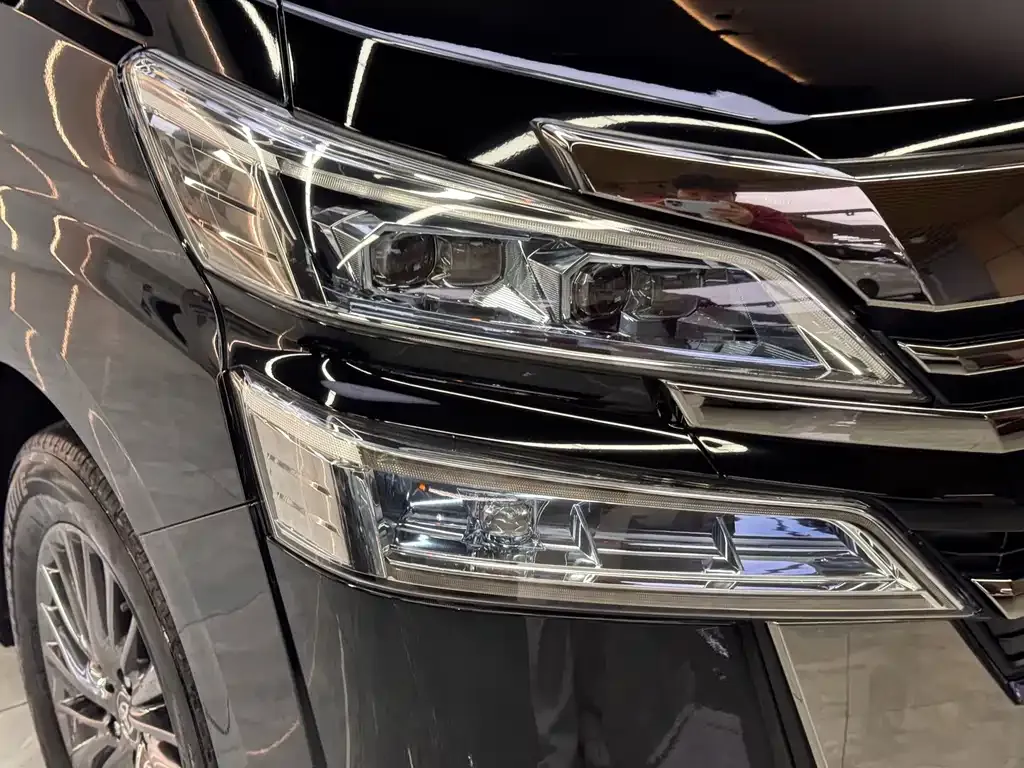 Toyota Vellfire — фото 6
