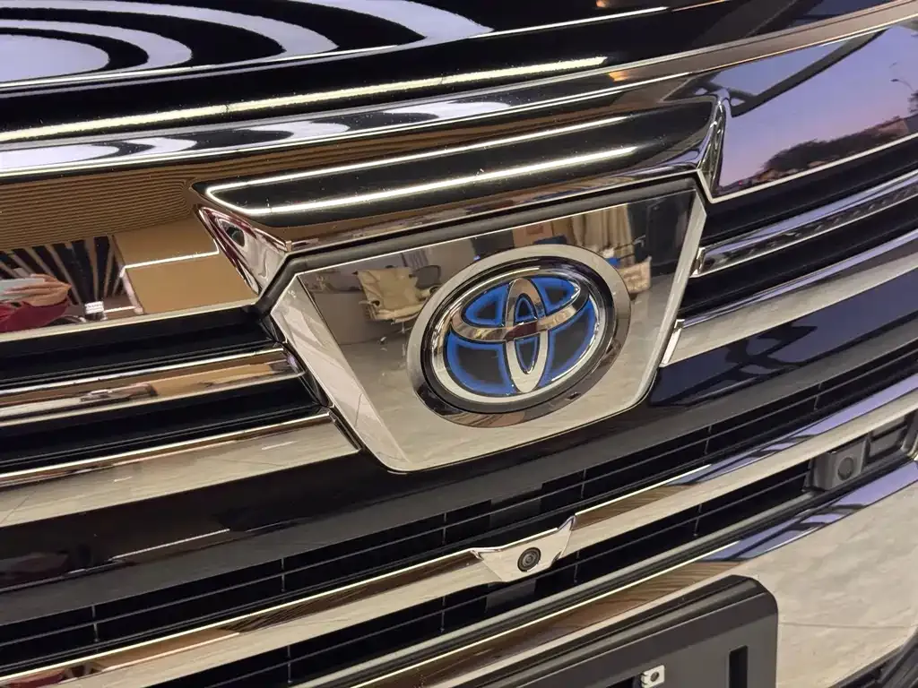 Toyota Vellfire — фото 9