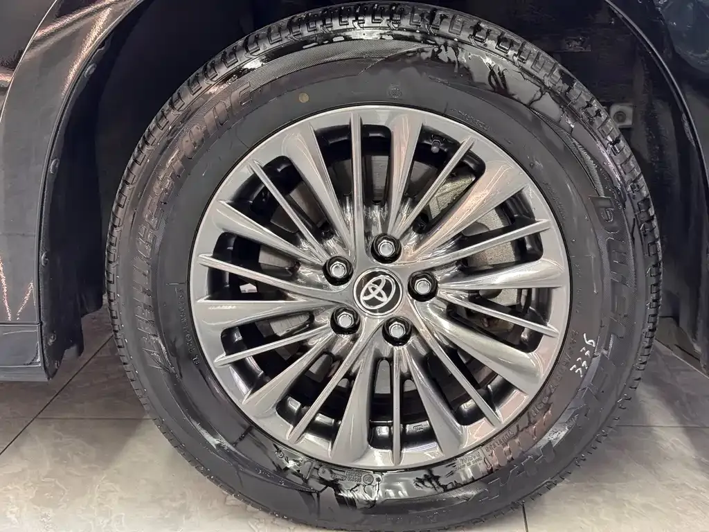 Toyota Vellfire — фото 10
