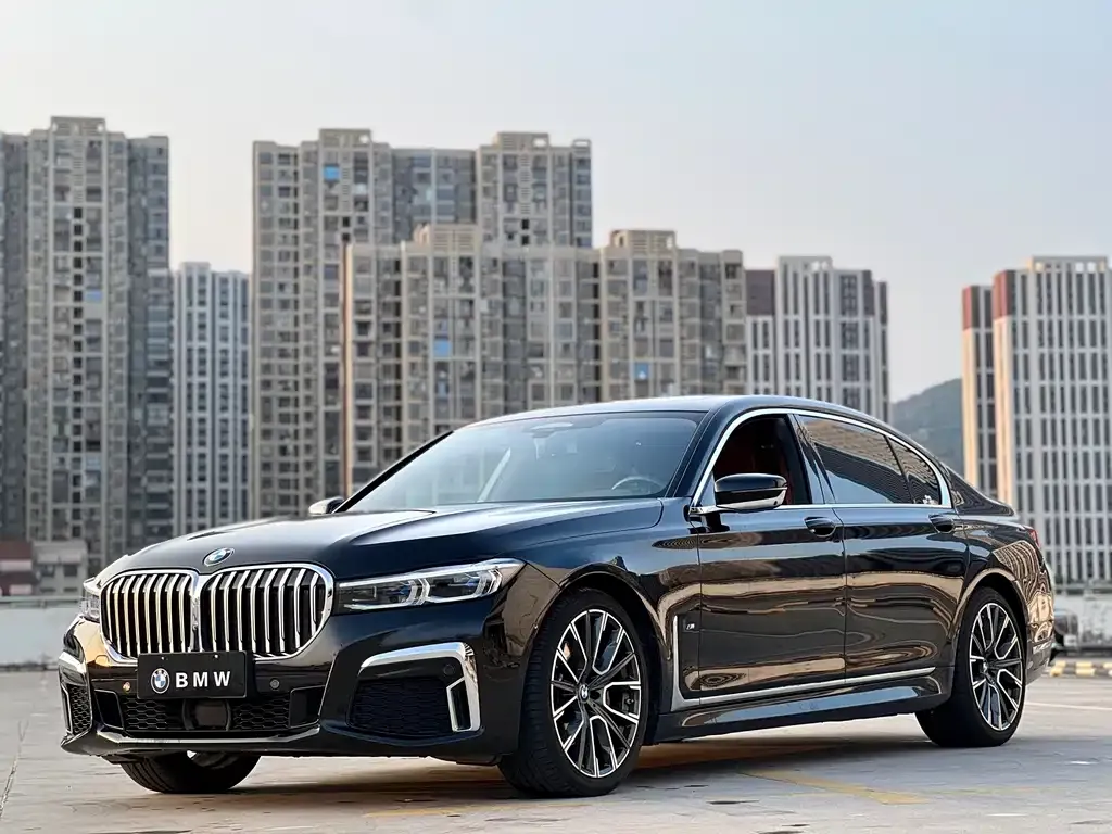 BMW 7 Series — фото 1