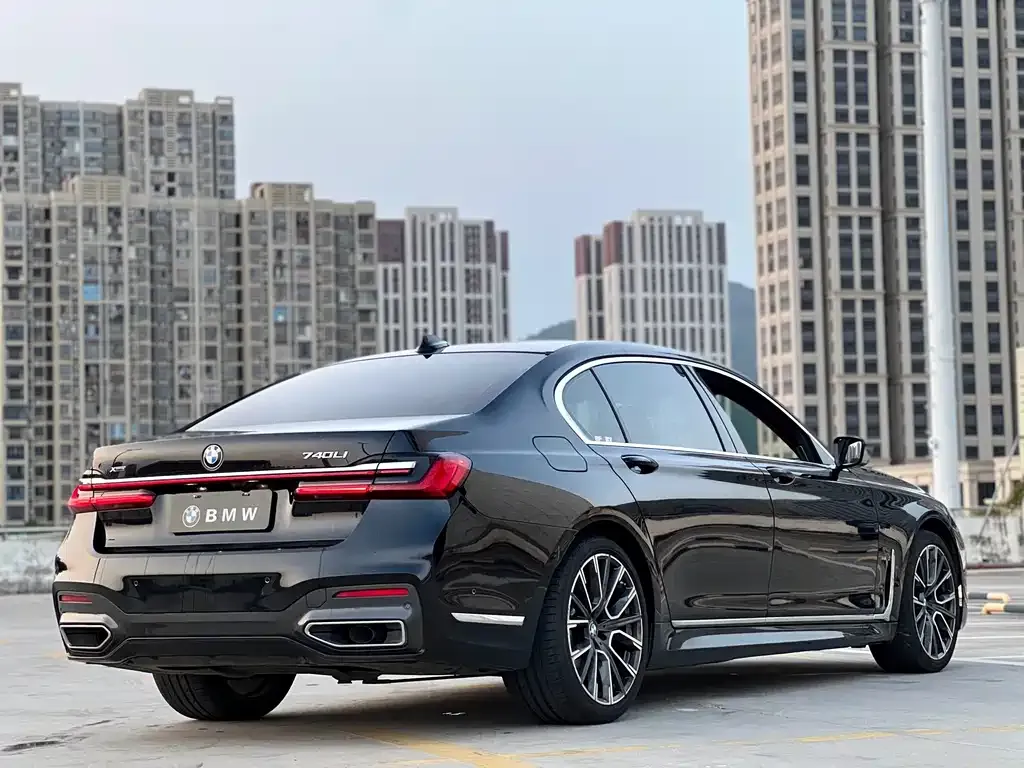 BMW 7 Series — фото 10