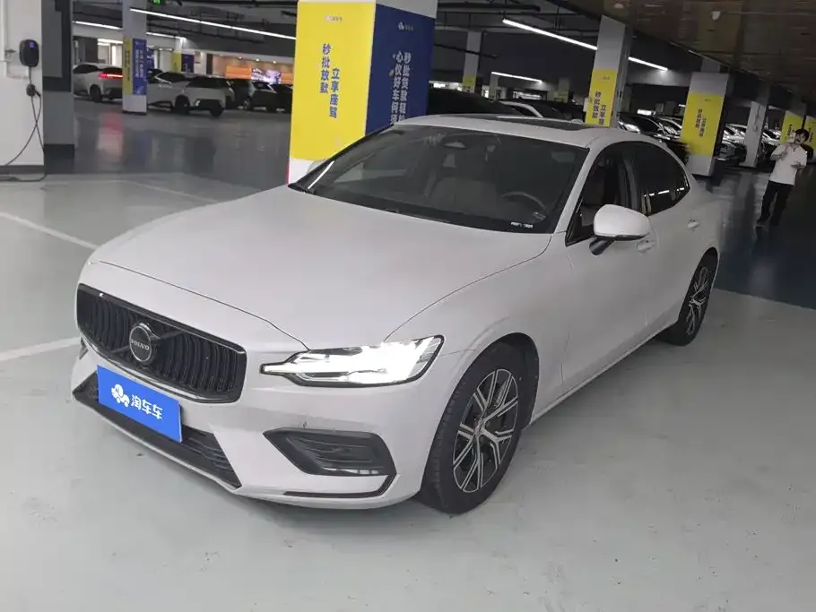 Volvo S60 — фото 1
