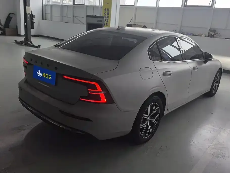 Volvo S60 — фото 10