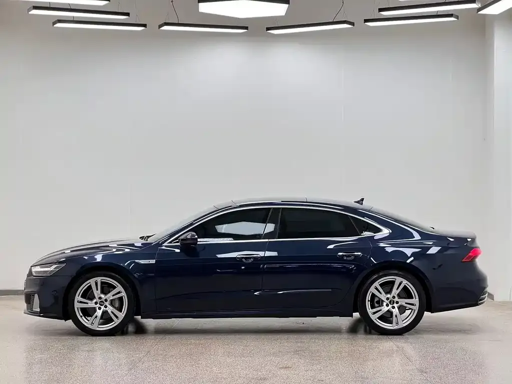 Audi A7L — фото 6