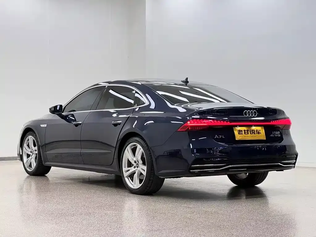 Audi A7L — фото 7