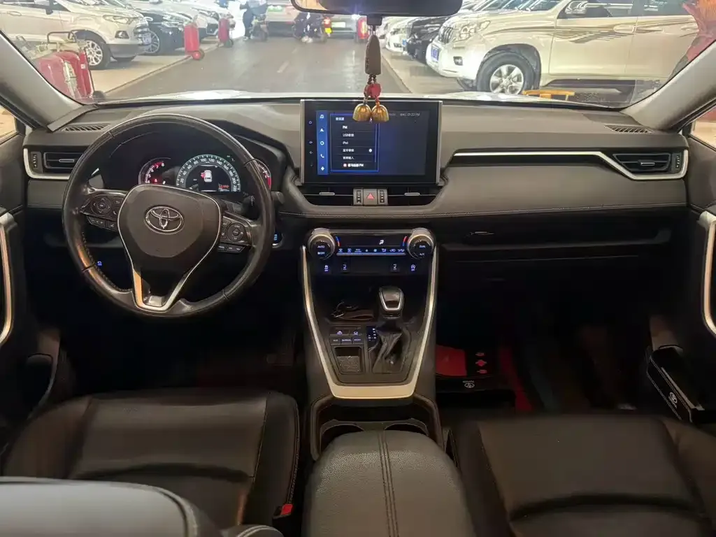 Toyota RAV4 — фото 4