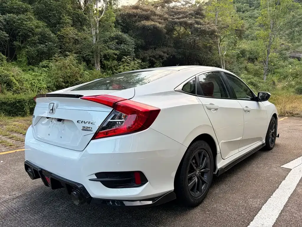 Honda Civic — фото 10