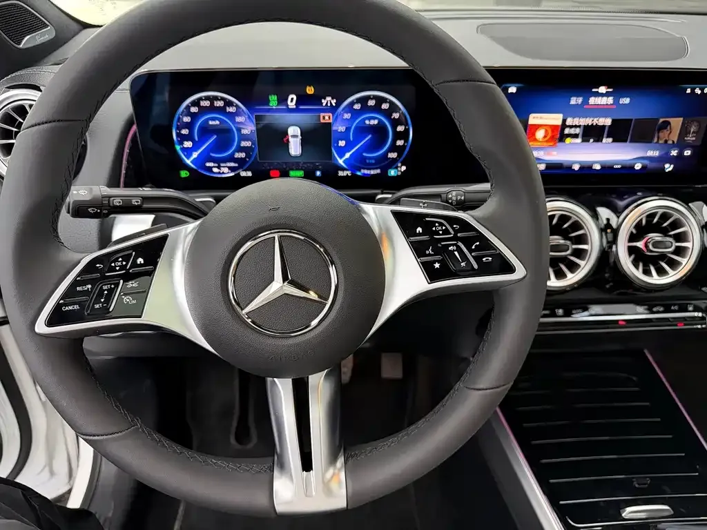 Mercedes-Benz EQB — фото 3