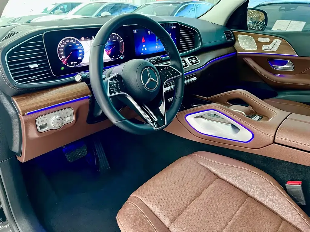 Mercedes-Benz GLS — фото 6