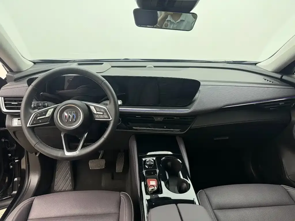 Buick Envision Plus — фото 9