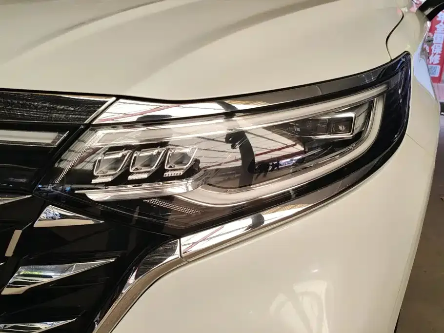 Roewe iMAX8 — фото 8