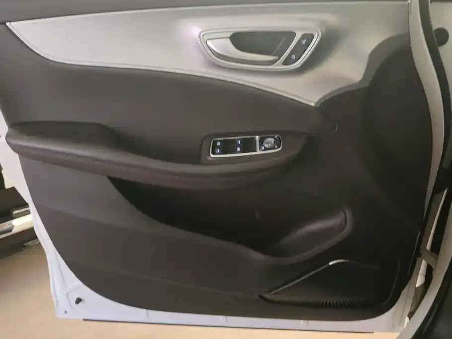 Roewe iMAX8 — фото 6