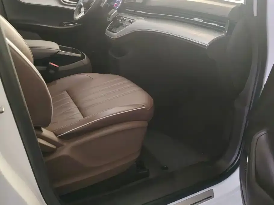 Roewe iMAX8 — фото 2