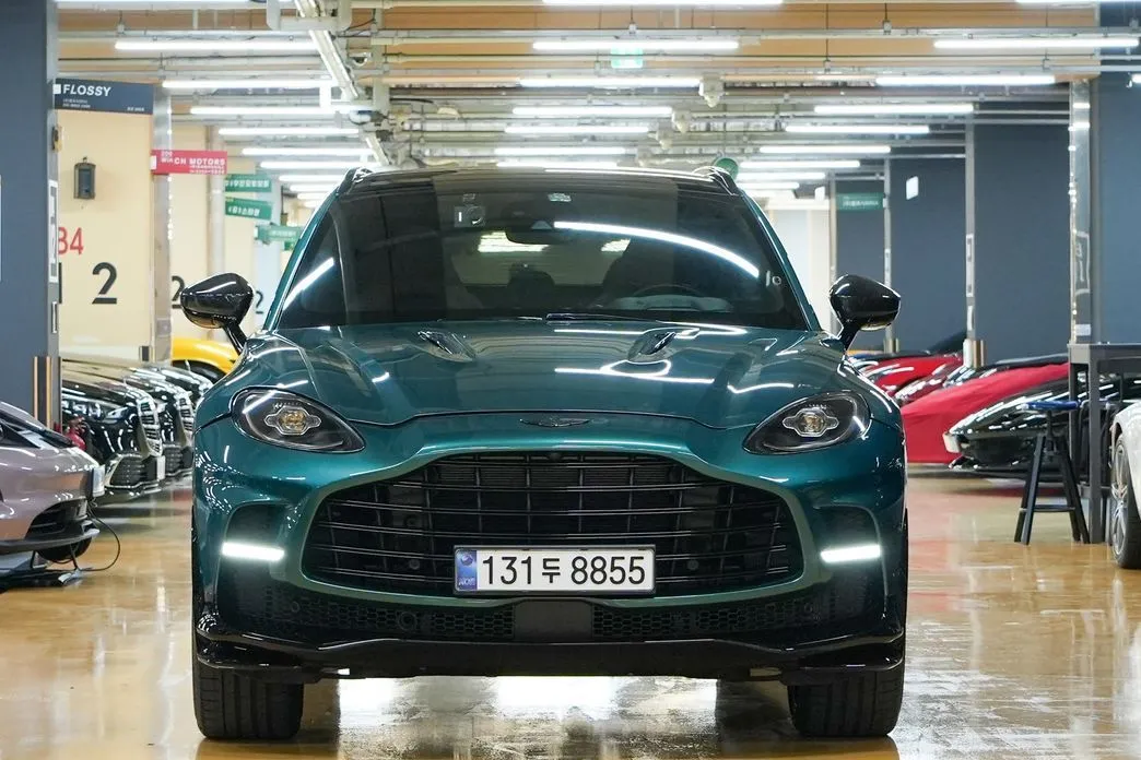 Aston Martin DBX — фото 1