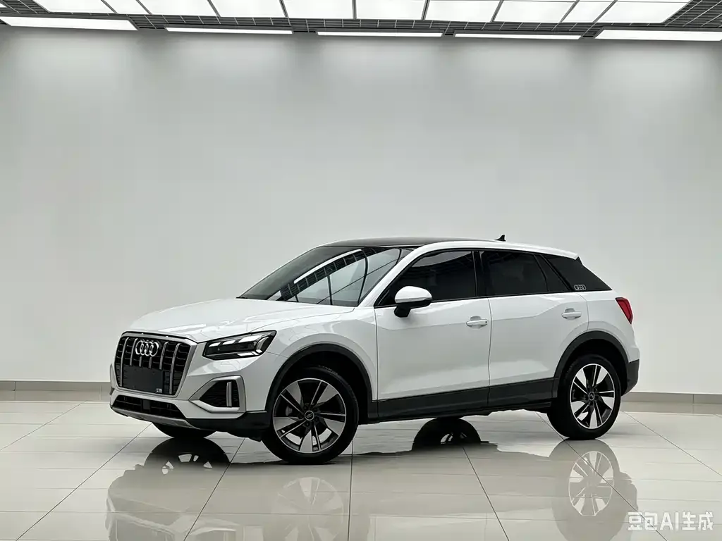 Audi Q2L — фото 1
