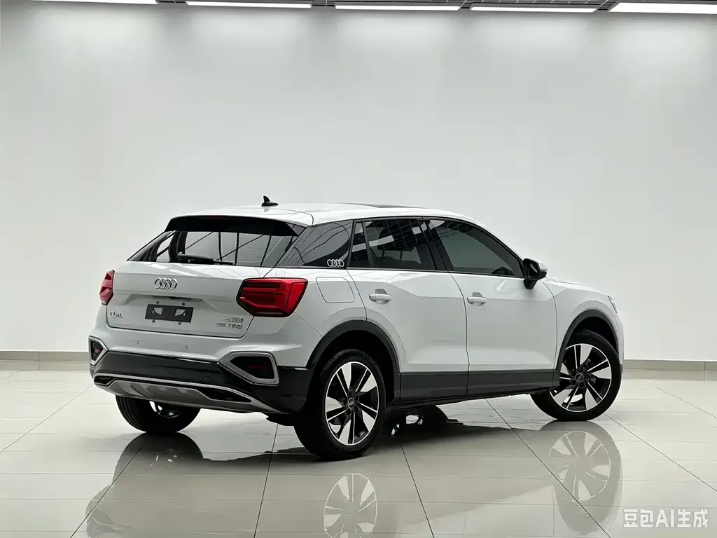 Audi Q2L — фото 6