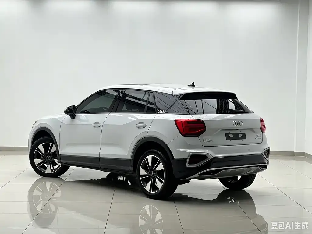 Audi Q2L — фото 3