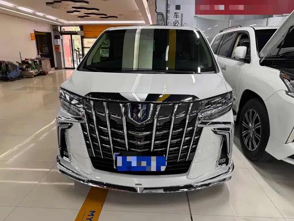 Toyota Alphard — фото 3