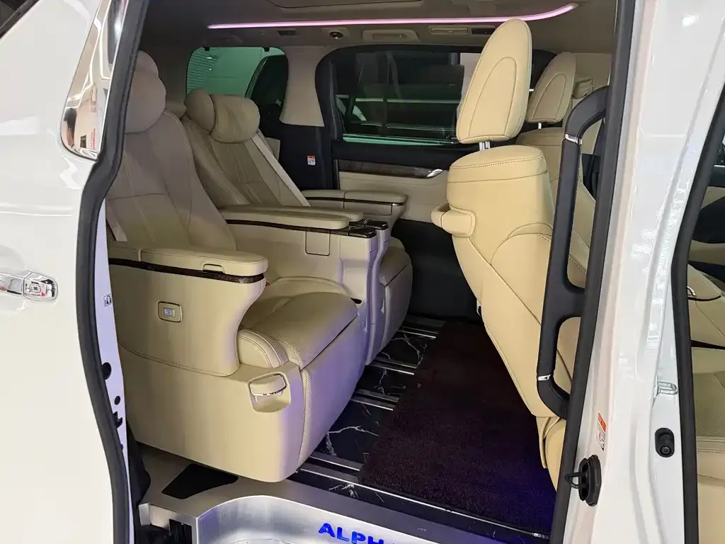 Toyota Alphard — фото 5
