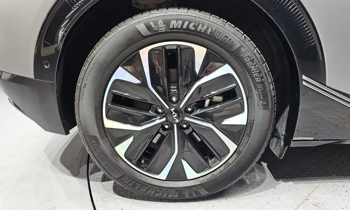 Kia EV6 — фото 8
