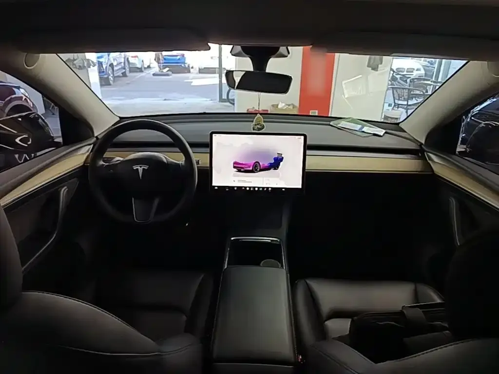 Tesla Model Y — фото 3