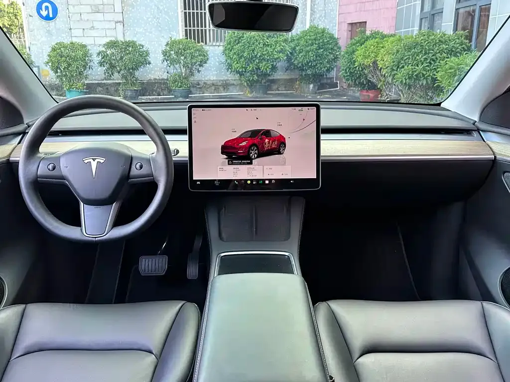 Tesla Model Y — фото 4