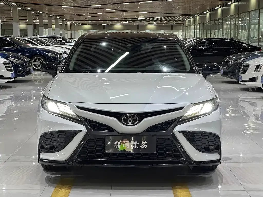 Toyota Camry — фото 10