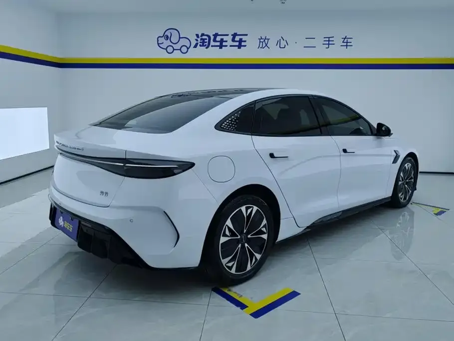 BYD Seal — фото 8