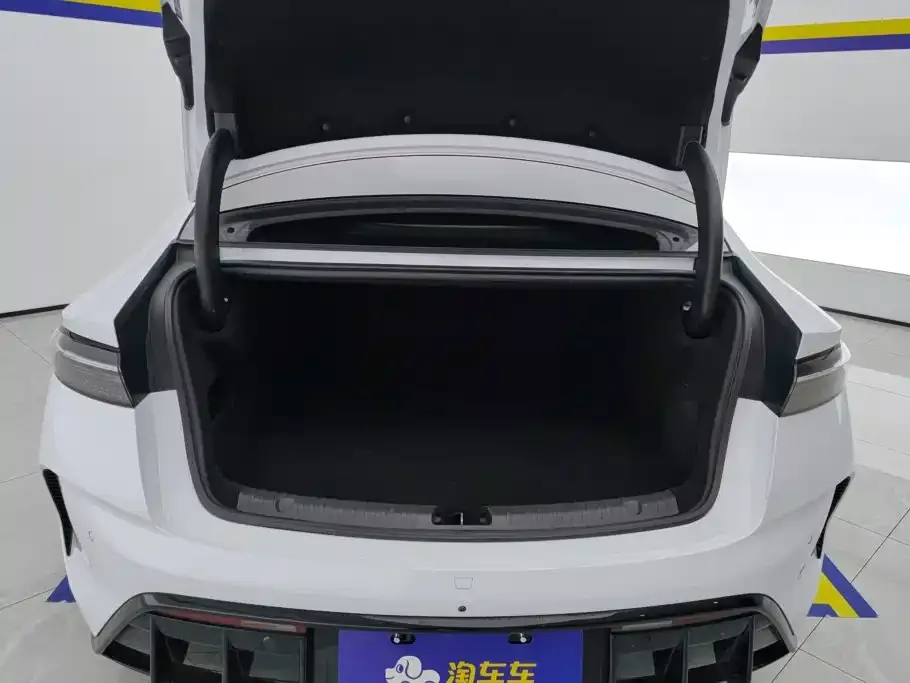 BYD Seal — фото 3