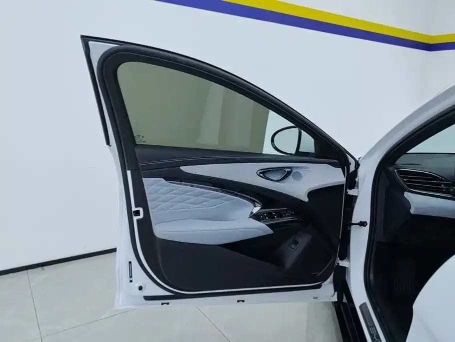 BYD Seal — фото 7