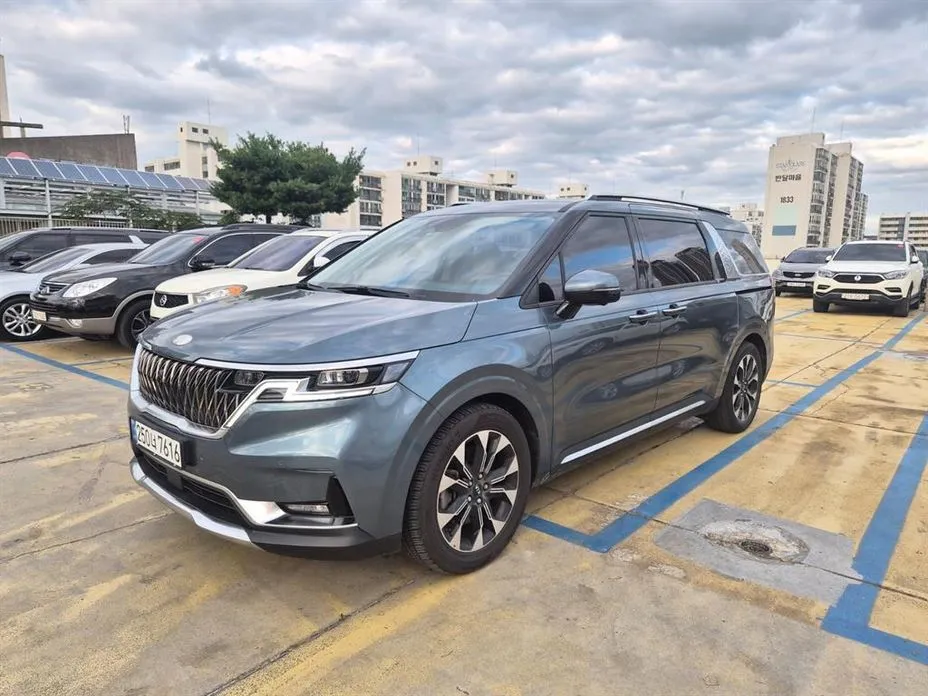 Kia Carnival — фото 10